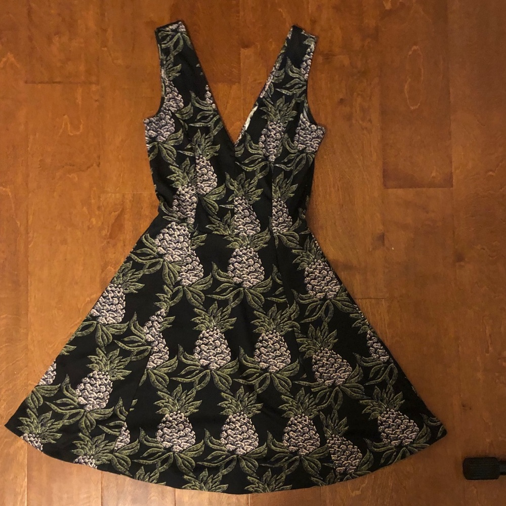 Short, black dress with pineapple pattern